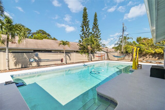 view of swimming pool