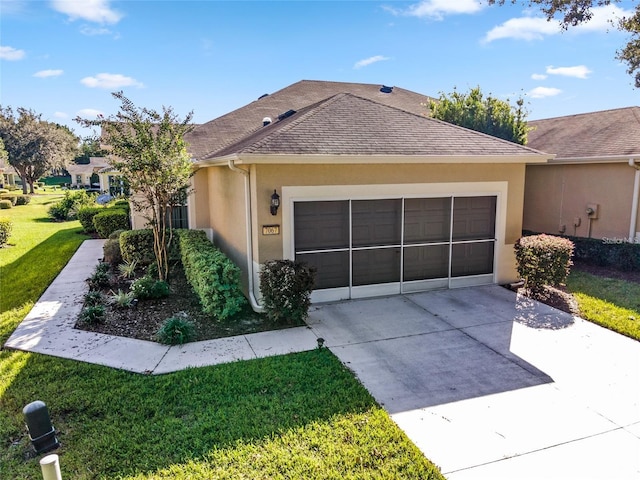 view of front of property featuring a front yard and a garage