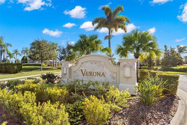 view of community / neighborhood sign