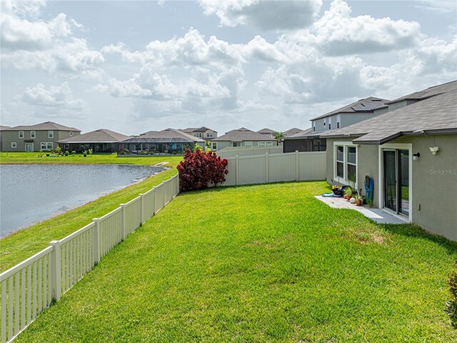 view of yard featuring a water view