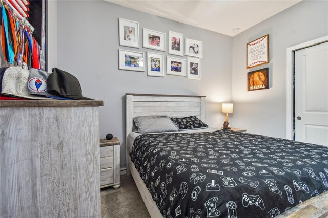 bedroom with carpet flooring