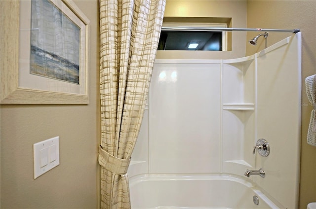 bathroom featuring shower / tub combo