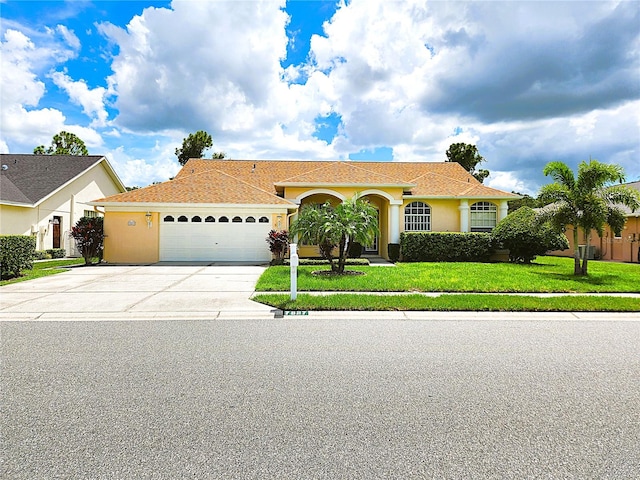 view of front facade featuring a front lawn and a garage