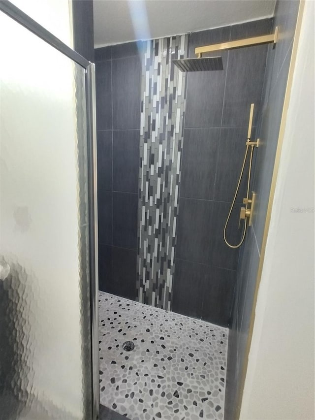 bathroom with a tile shower