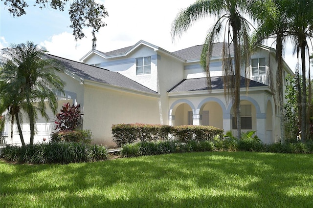 view of front of home featuring a front yard