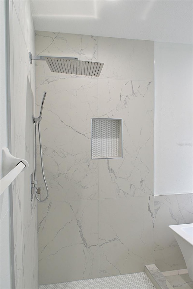 bathroom featuring tiled shower