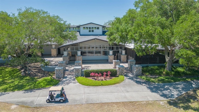 5308 Cedarshake Ln, Valrico, FL 33596 - surrounding community with stairs