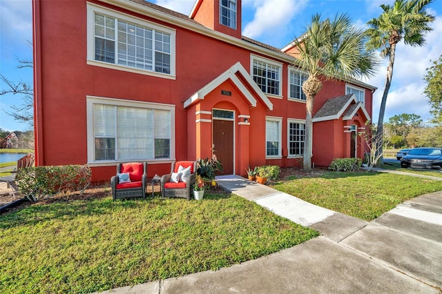 view of front of house with a front lawn