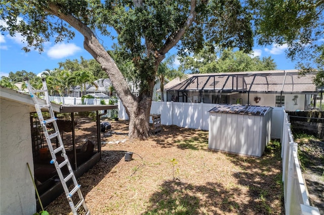 view of yard with a shed