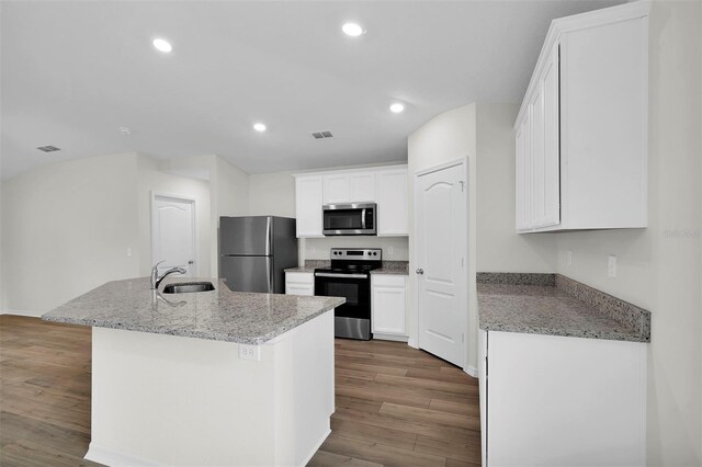 kitchen with appliances with stainless steel finishes, a center island with sink, sink, light hardwood / wood-style floors, and white cabinetry