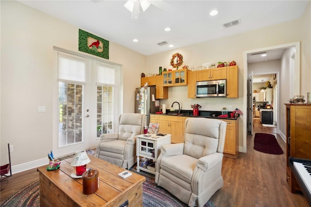 living room with dark wood-type flooring, sink, and ceiling fan