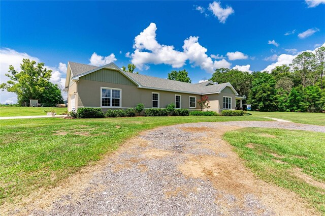 ranch-style house featuring a front lawn