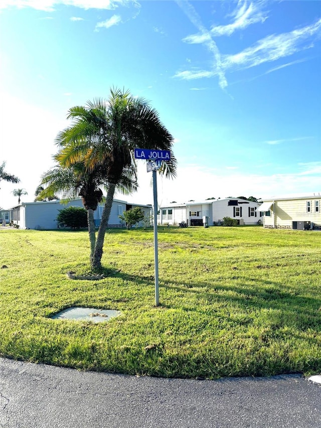 Listing photo 3 for 602 La Jolla Cir, North Port FL 34287