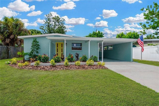 view of front facade featuring concrete driveway, a front yard, and fence