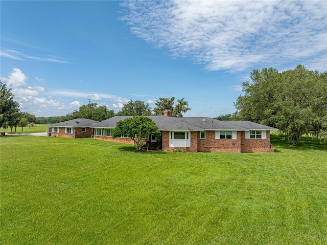 view of front of home with a front lawn