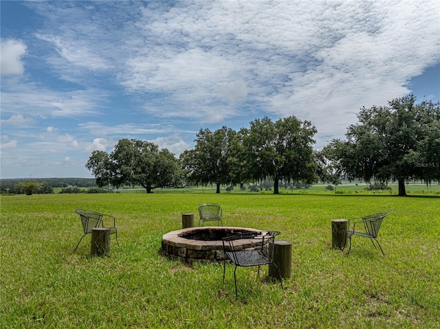 view of yard featuring an outdoor fire pit