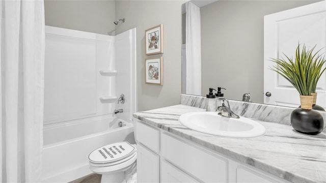 full bathroom featuring shower / bath combo with shower curtain, toilet, and vanity