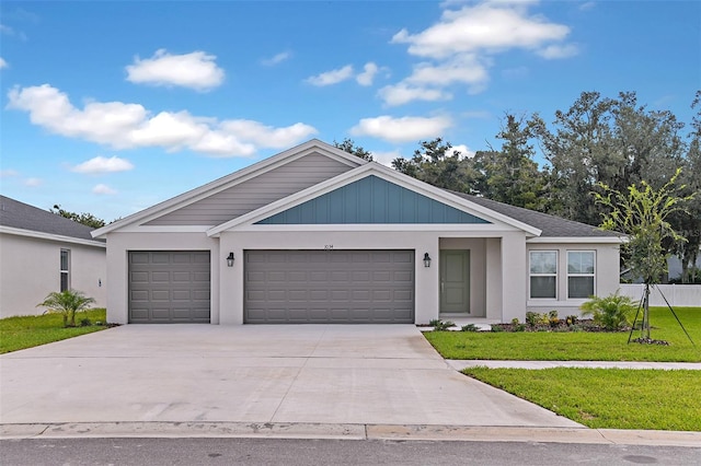 view of front of property featuring a front yard and a garage