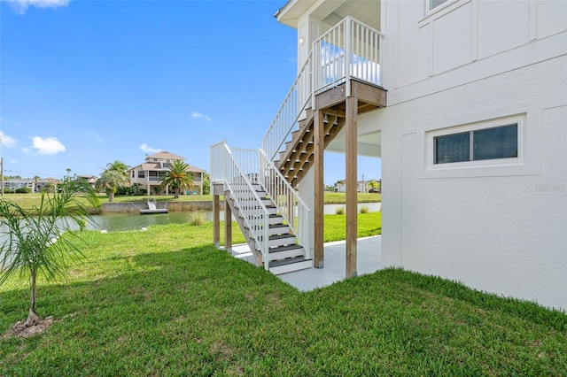 view of yard featuring a water view