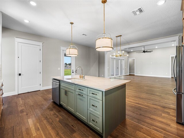 kitchen with ceiling fan, stainless steel appliances, dark hardwood / wood-style flooring, an island with sink, and sink