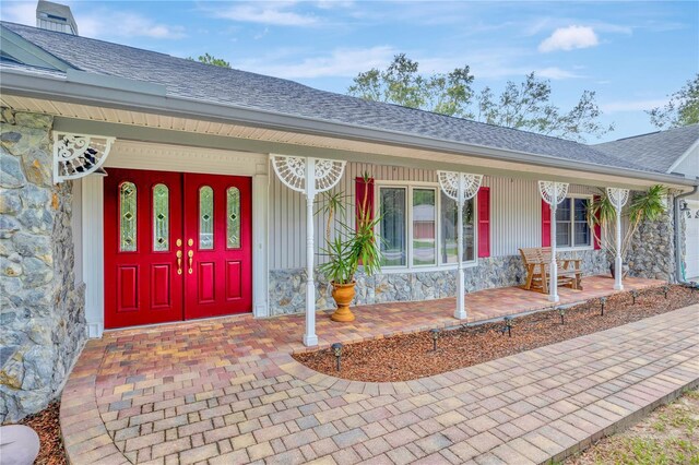 entrance to property featuring covered porch