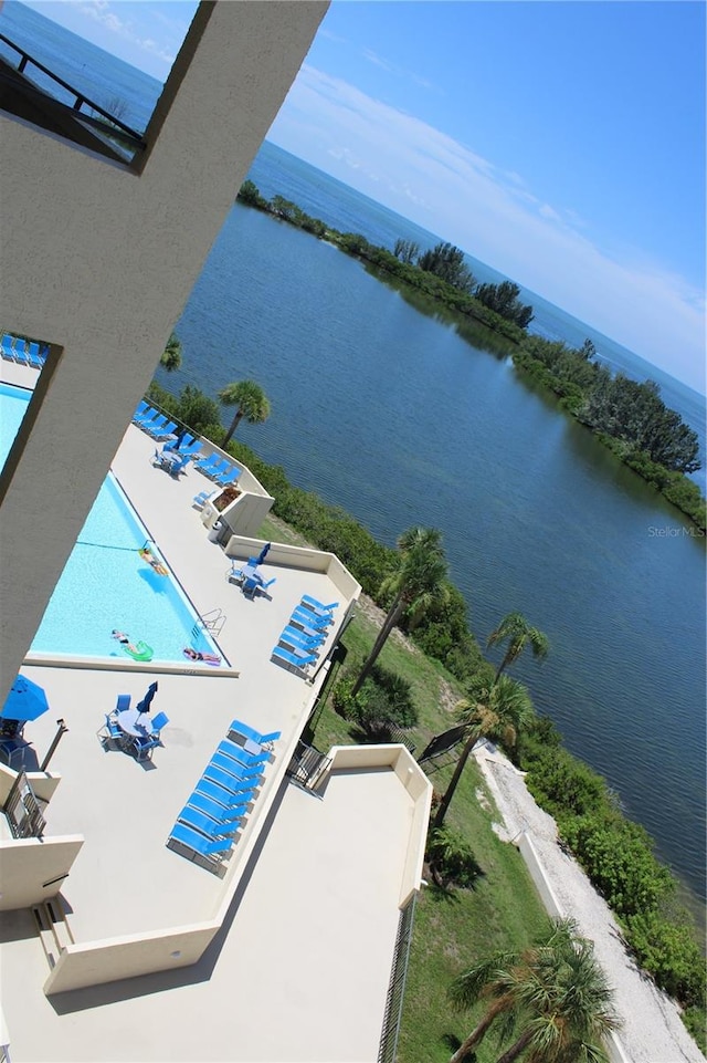 bird's eye view featuring a water view