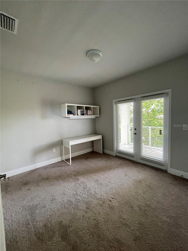 unfurnished room featuring carpet