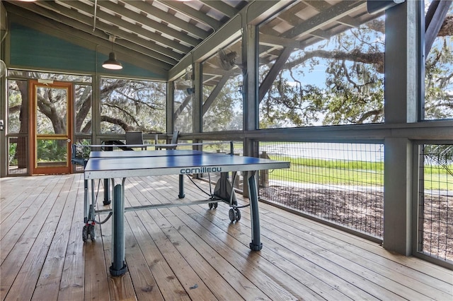 sunroom with vaulted ceiling