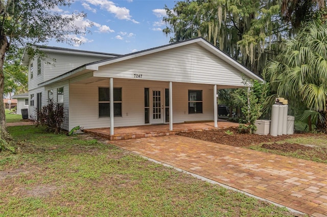 view of front of home featuring covered porch and a front yard