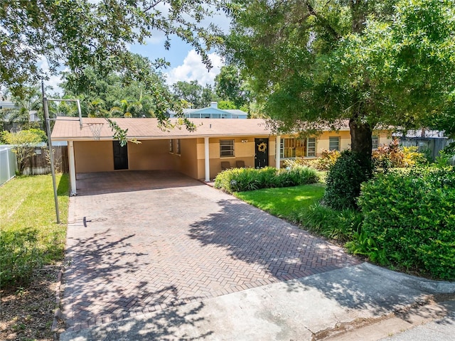 view of front of house featuring a front lawn and a carport