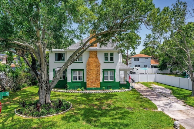 view of front of property with a front yard