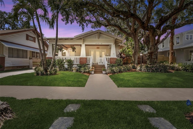 view of front of house featuring a porch and a lawn