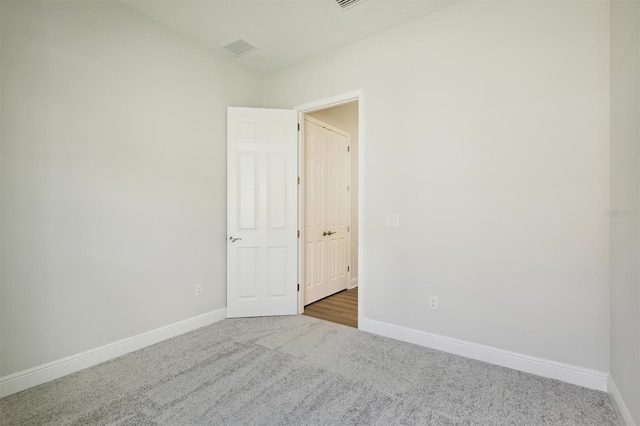 unfurnished room featuring carpet floors