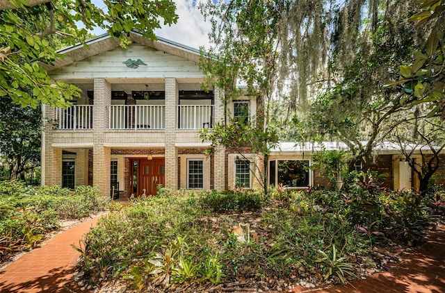 view of front of house with a balcony