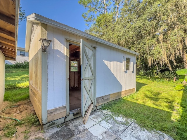 view of outbuilding with a yard