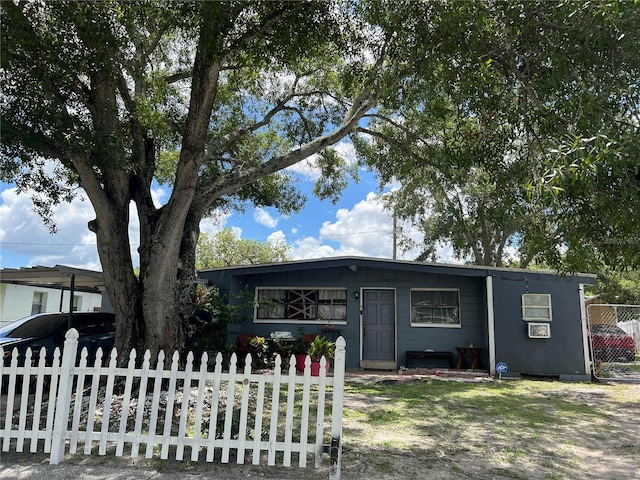 view of front facade with a fenced front yard