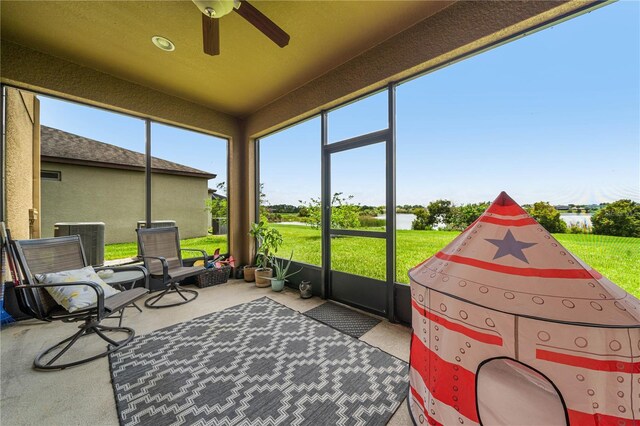 sunroom featuring ceiling fan