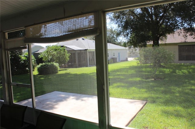 view of yard featuring a patio