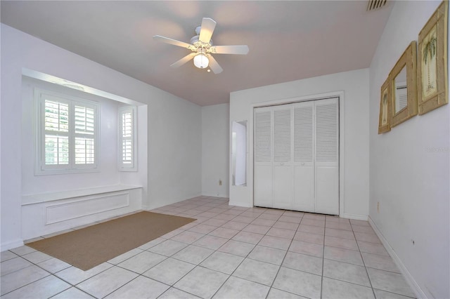 tiled entrance foyer featuring ceiling fan