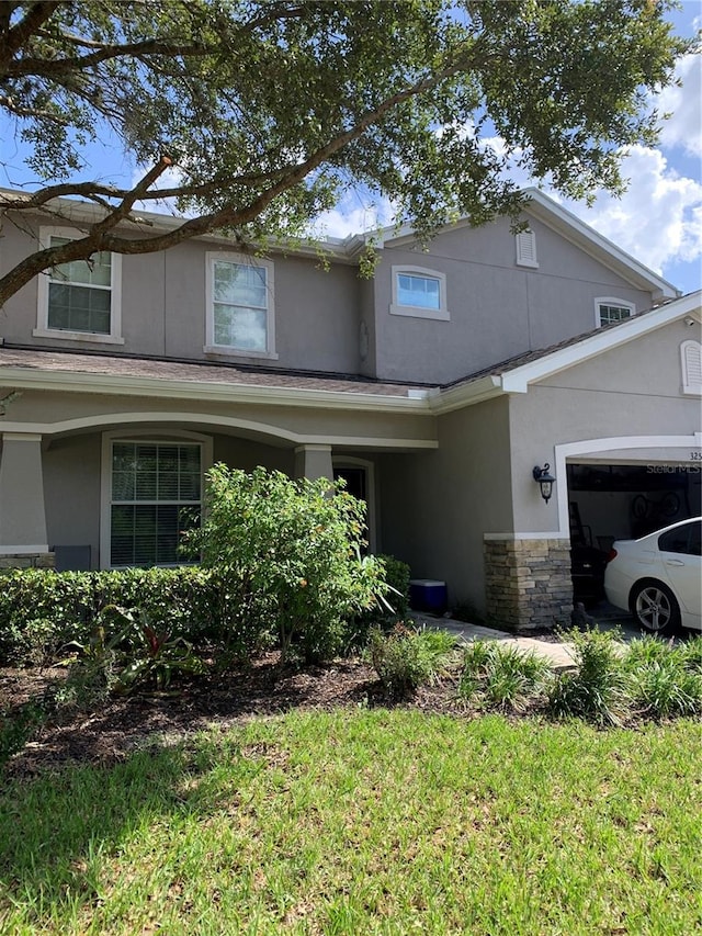 view of front of house featuring a front lawn and a garage