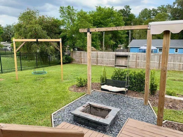 view of yard featuring a fire pit