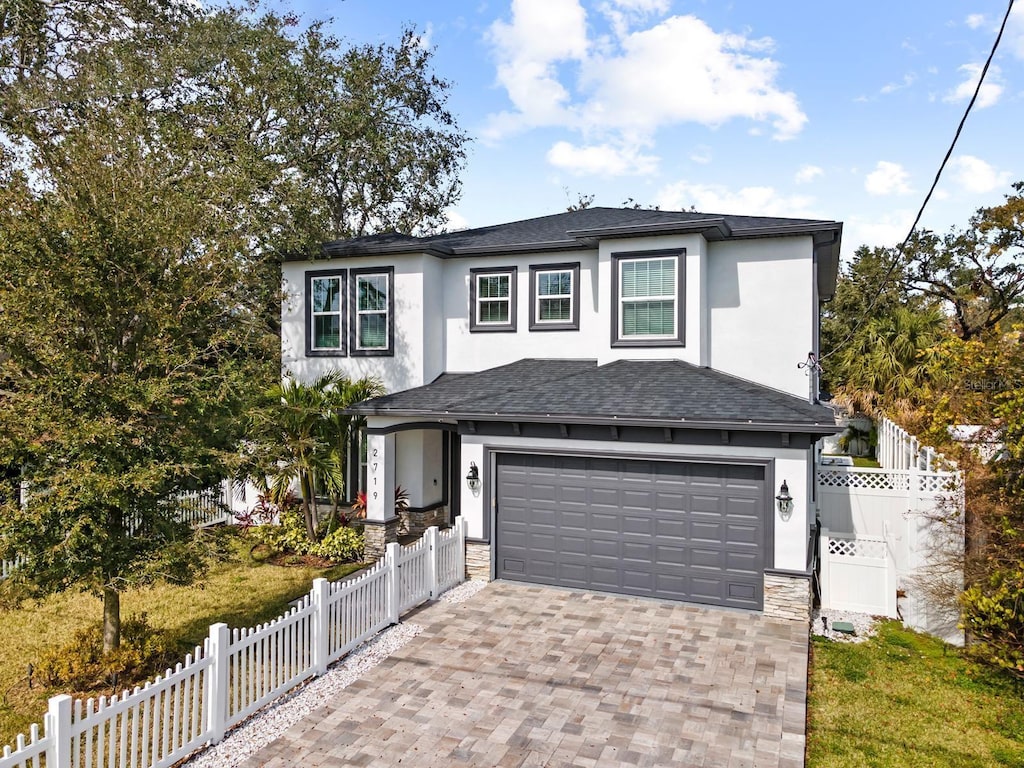 view of front facade featuring a garage