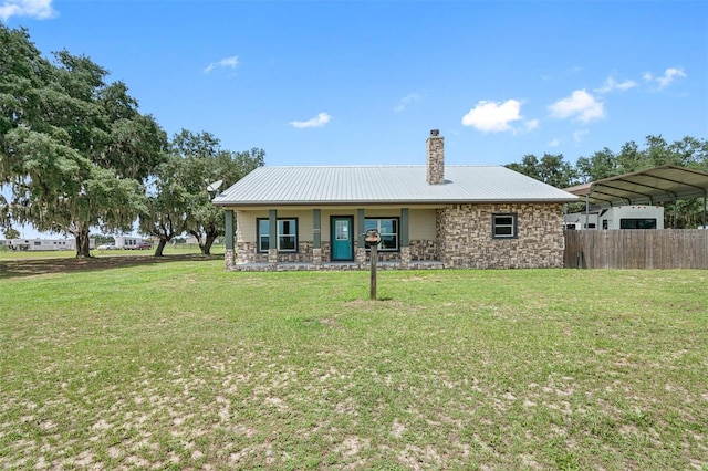 view of front of property featuring a front yard, a carport, and covered porch