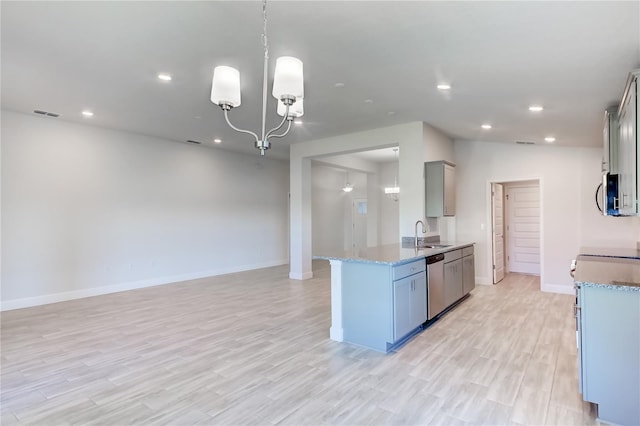 kitchen with gray cabinetry, sink, light wood-type flooring, a notable chandelier, and stainless steel appliances