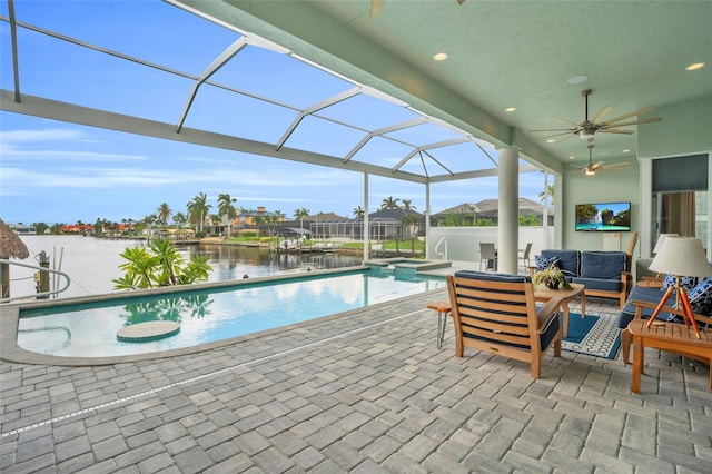 view of pool featuring an in ground hot tub, a lanai, an outdoor hangout area, ceiling fan, and a patio area