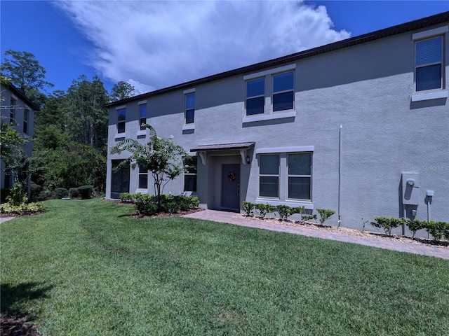 view of front of house featuring a front lawn