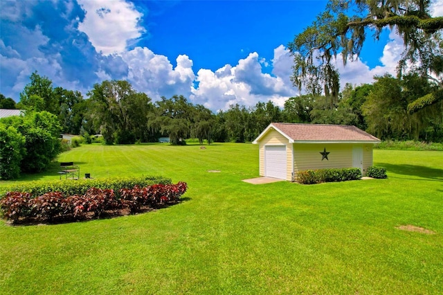 view of yard with an outbuilding and a garage