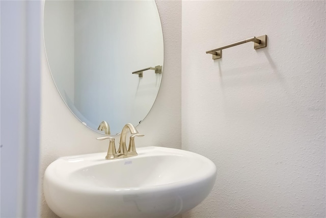 bathroom featuring sink