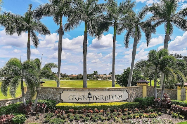 view of community / neighborhood sign