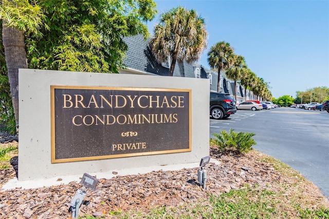 view of community / neighborhood sign